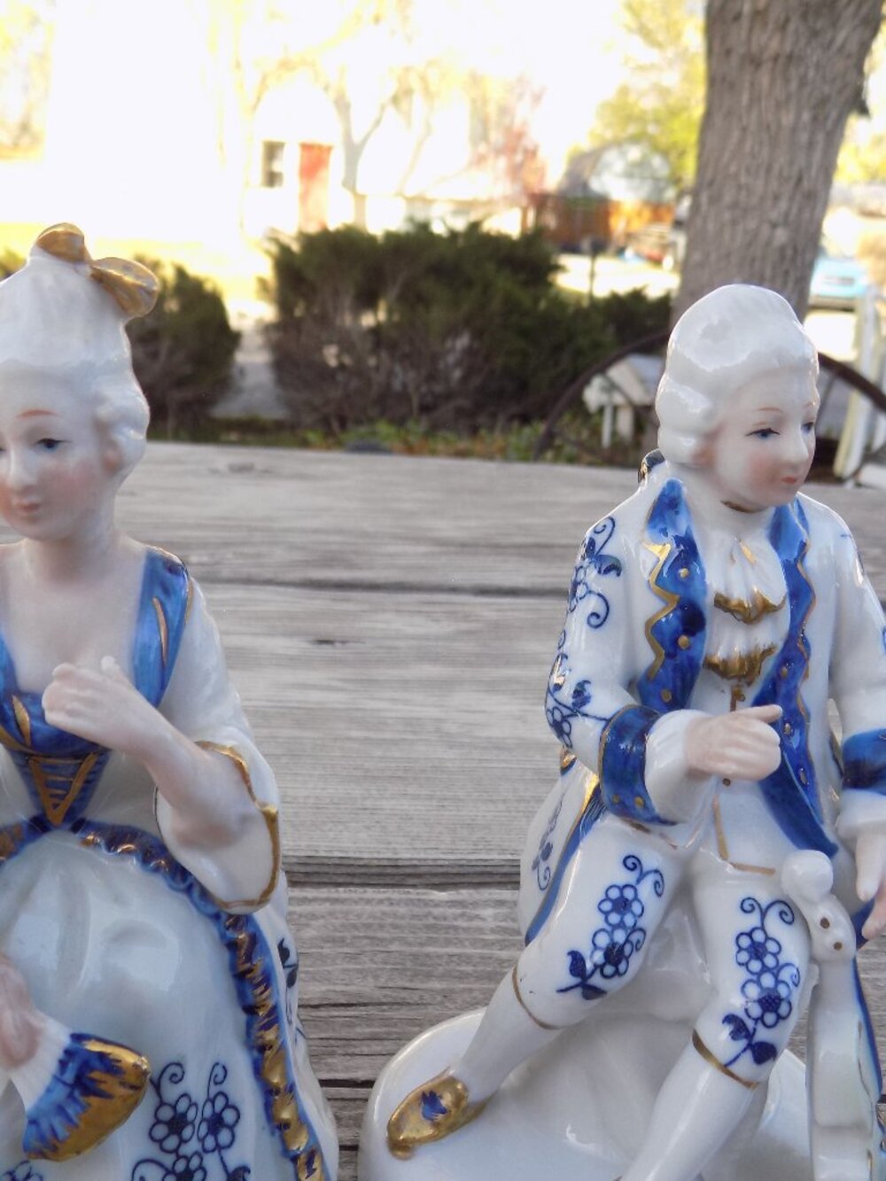 ARDCO FINE Quality Dallas C-2916 Couple Courting Figurine Blue White,